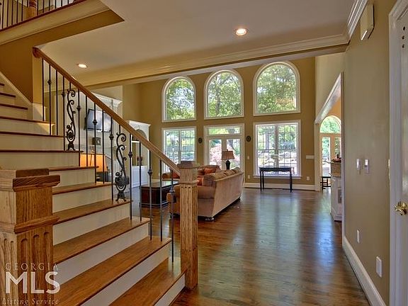 3rd image of 802 Mickleton Ln
