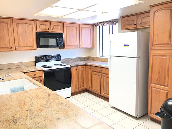 Granite counter top and Pantry