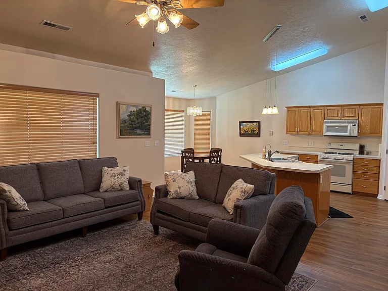 210 N Mall Dr — Photo 7