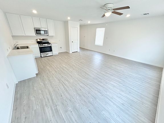 5th image of 3753 Millbrook Way