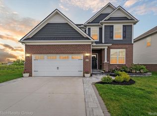 861 Groveland Cir, Ann Arbor, MI 48108