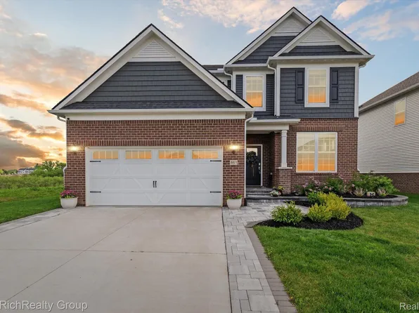 861 Groveland Cir, Ann Arbor, MI 48108