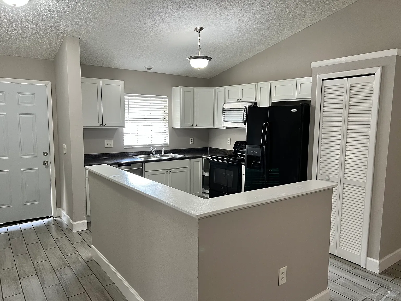 2 bed, 785 sqft, $1,700 — Photo 3