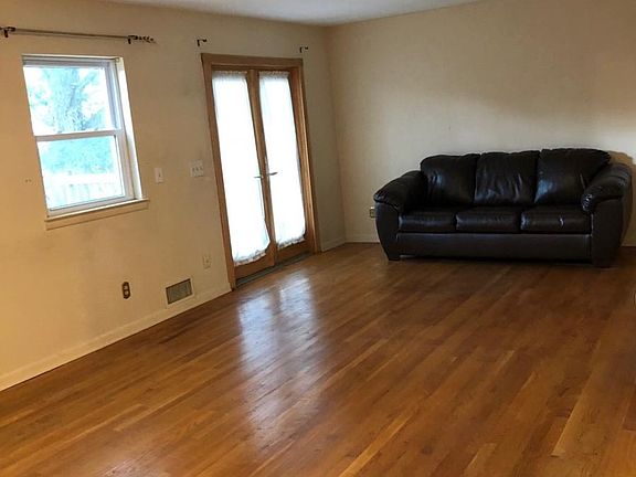 5th image of 54 Oneida Ave