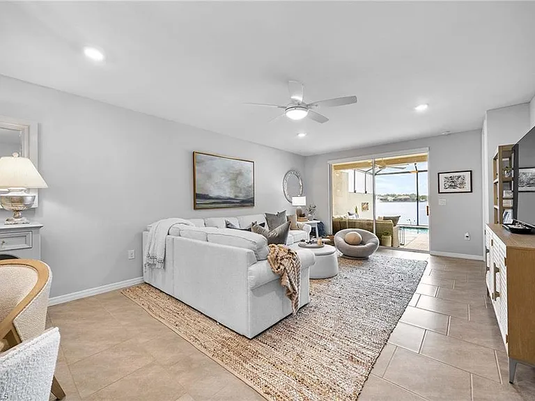 14610 Edgewater Cir — Photo 8