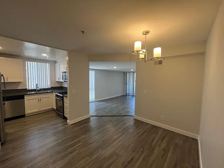 1223 Federal Ave — Photo 34