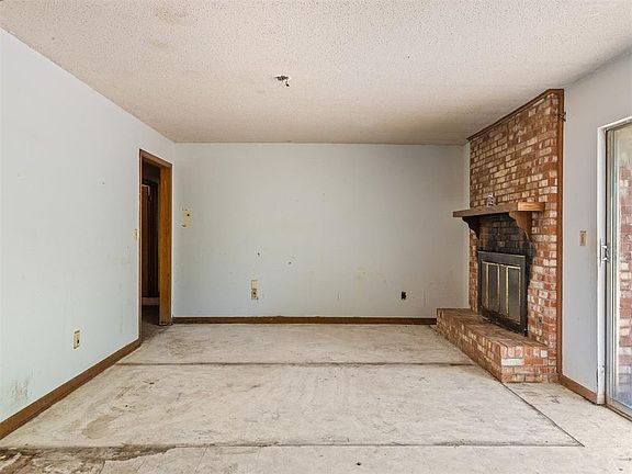 5th image of 1831 E Lake Park Ln