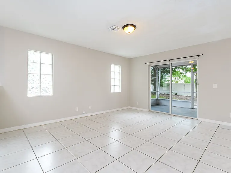 4124 Pine Hollow Cir — Photo 6