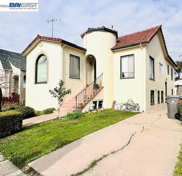 1st image of 574 Aileen St