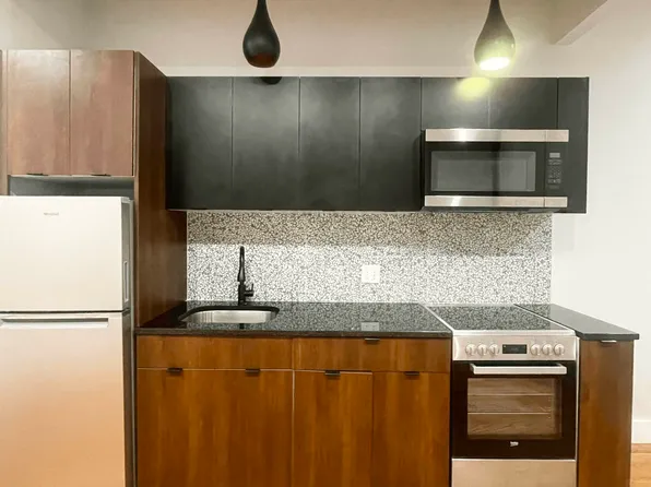 325 Putnam Avenue image 12 of 15