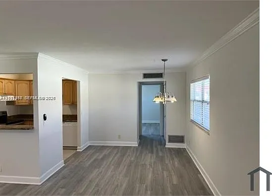 594 Saxony Dr #M — Photo 2