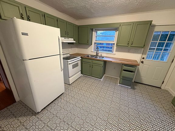 4th image of 215 Barnett Rd