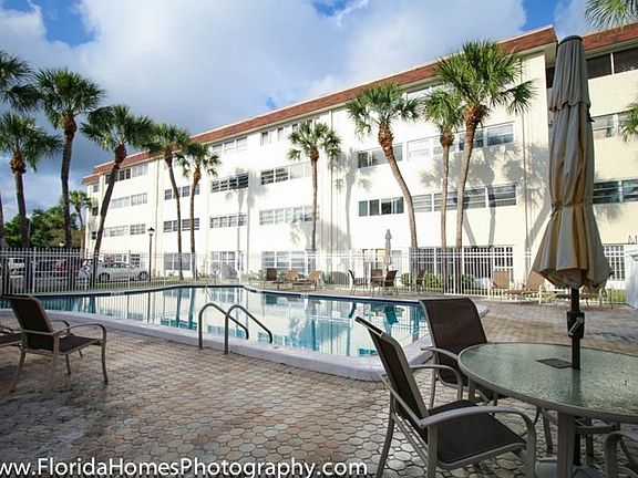 3rd image of 208 NE Monroe Cir N APT 301