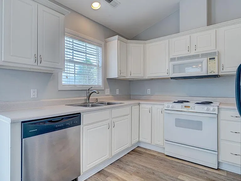 305 Hixon Pl — Photo 23