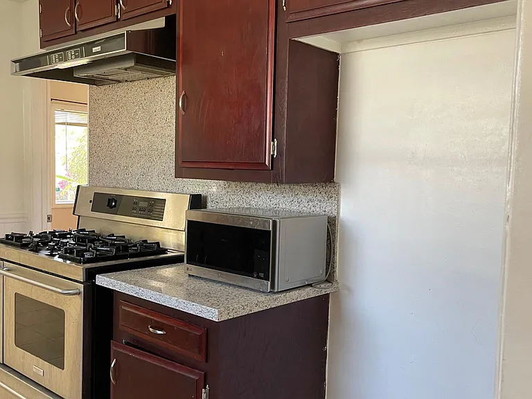2820 Paloma St — Photo 24