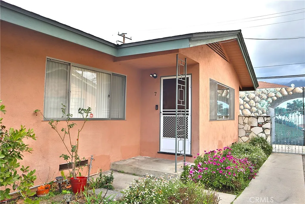 2 bed, 1000 sqft, $2,900 — Photo 2