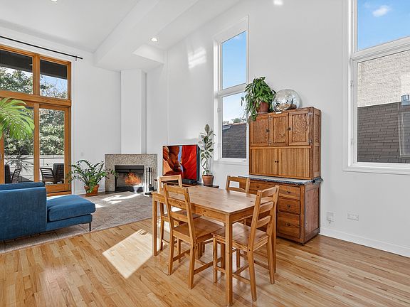 5th image of 1057 N Marshfield Ave #3