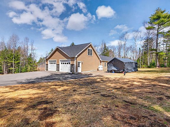 3rd image of 20 Graystone Drive