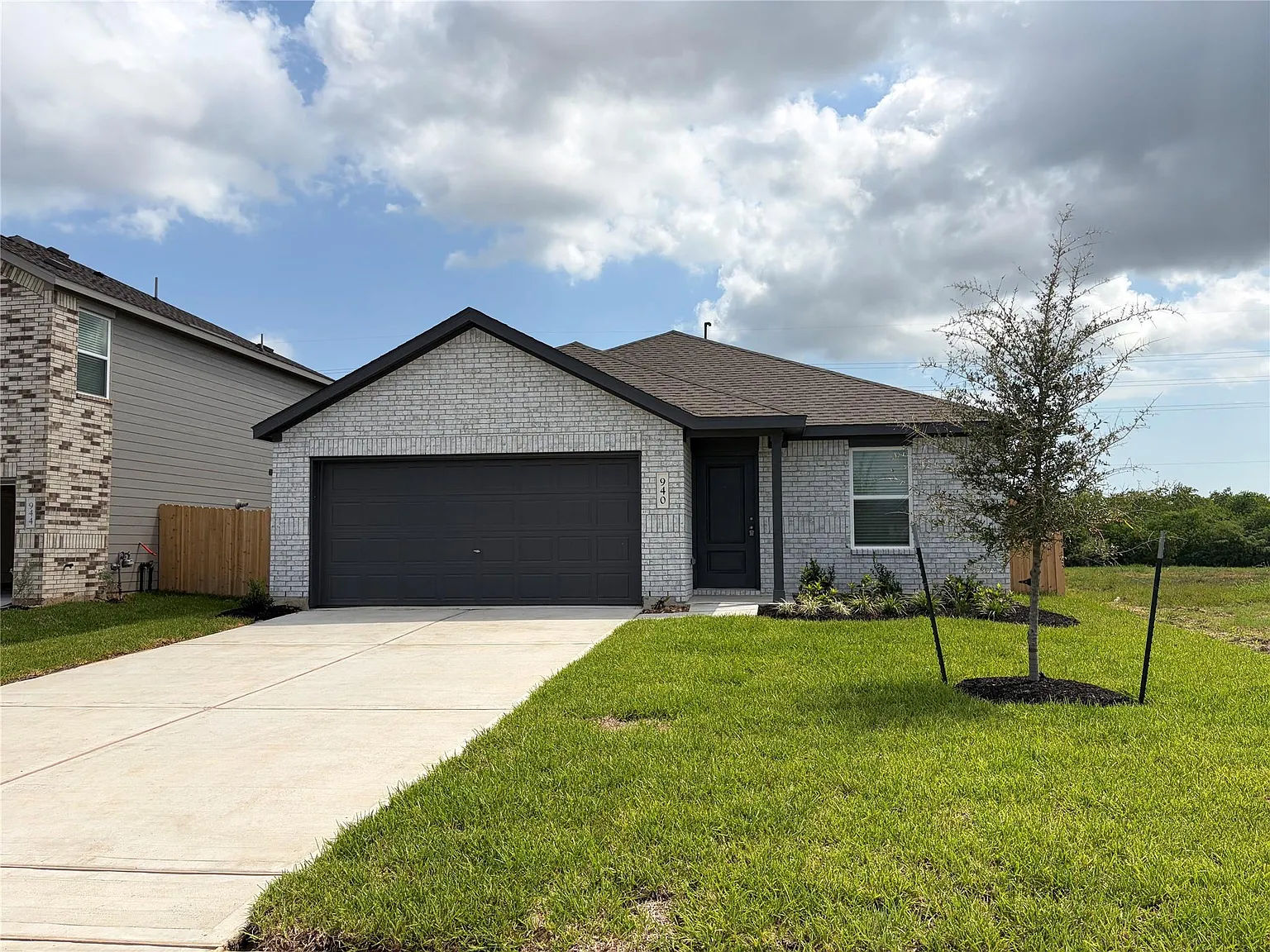 4 bed, 2.0 bath, 1716 sqft, $2,375 — Photo 2