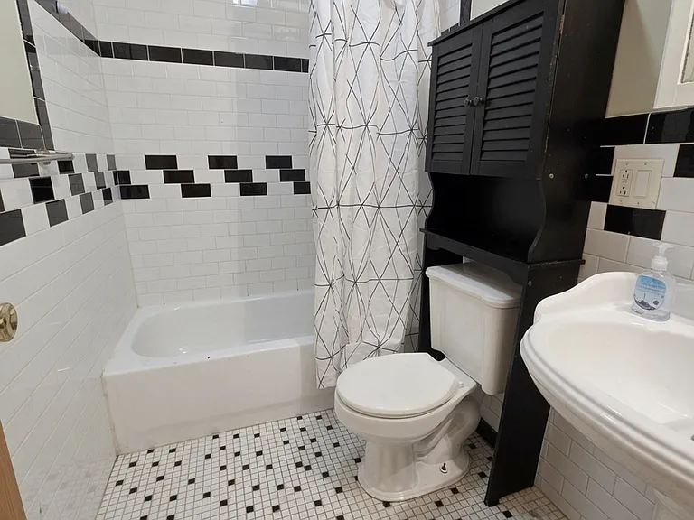 2836 N Damen Ave #2 — Photo 11