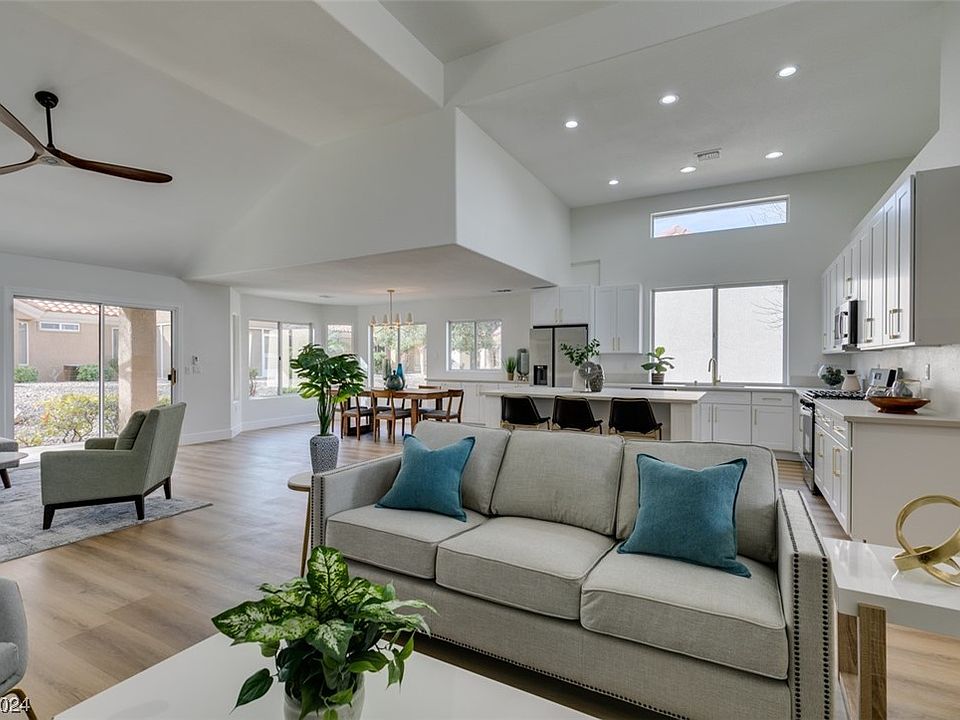 1st image of 2537 Desert Glen Dr