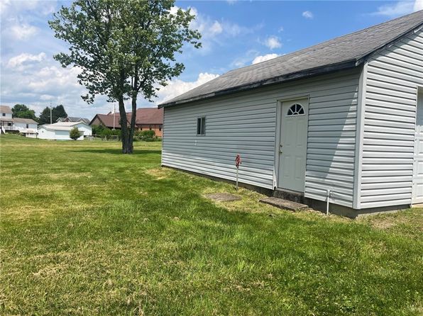 63 Lyons Ave, Fairchance, PA 15436