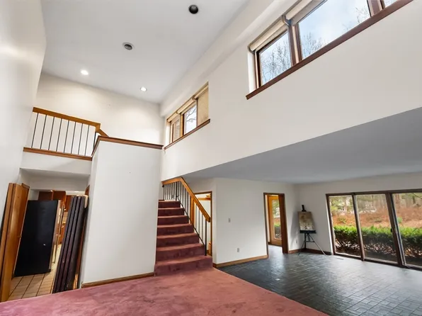 20 Berry Cir, South Hamilton, MA 01982