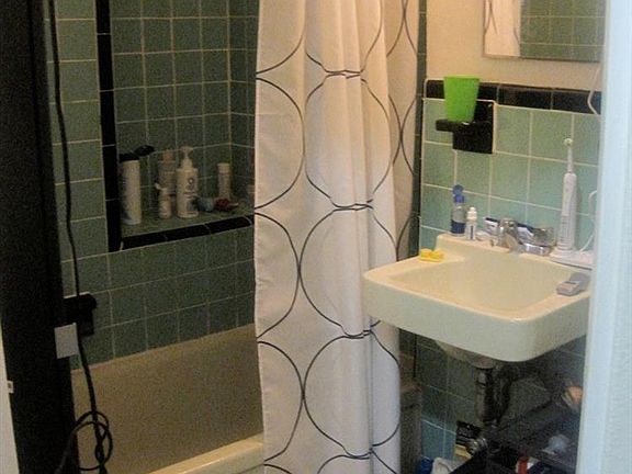 5th image of 431 W 45th St APT 5B