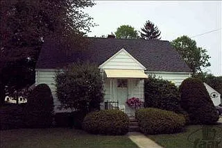 1125 E Main St photo 1