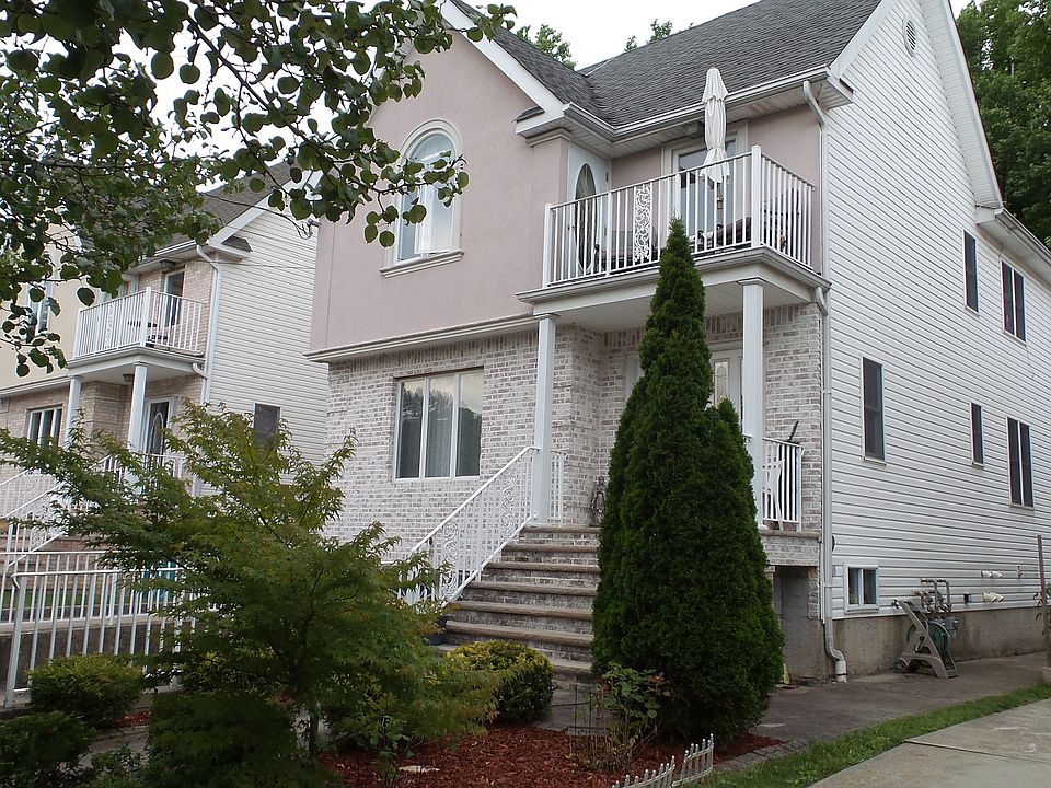 1st image of 361 Kinghorn St