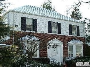 394 Raymond St, Rockville Centre, NY 11570