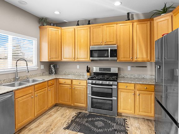 4th image of 275 Ardmore St
