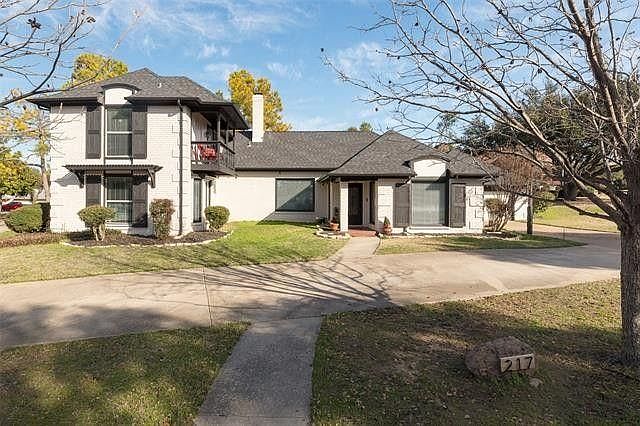1st image of 217 Oakmont Dr