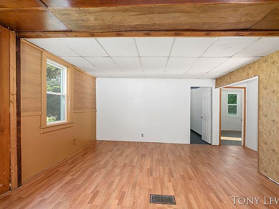 2nd image of 15868 Ferris St