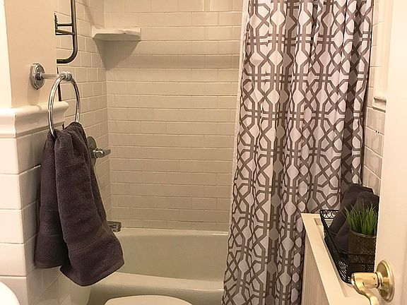 3rd image of 273 W 90th St APT 2W