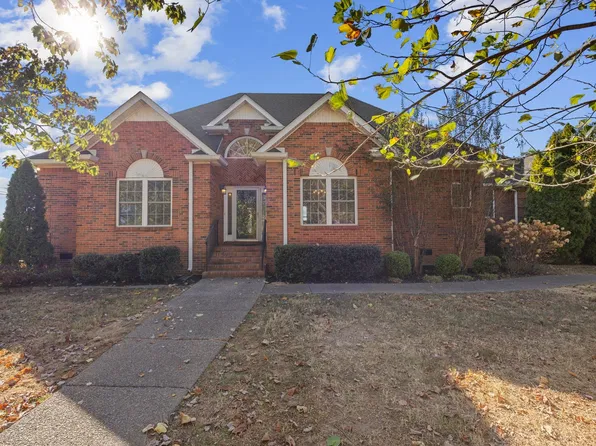 2801 Stacey St, Thompsons Station, TN 37179
