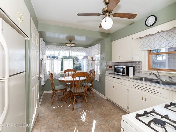 4th image of 10747 S Avenue B