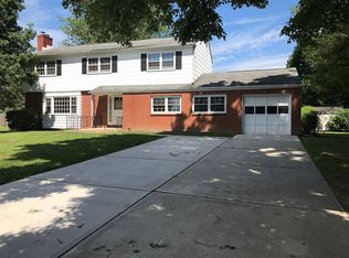 49 Bayberry Rd, Ewing, NJ 08618