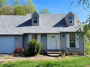 5644 Roundtree Dr, Woodbridge, VA 22193