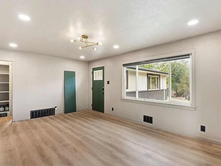 405 Wilhelmia Ave #A — Photo 3