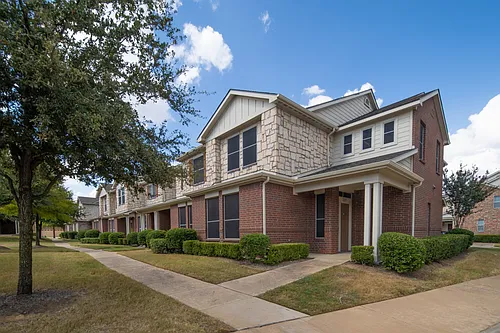 2215 Canterbury Park Dr Photo 1