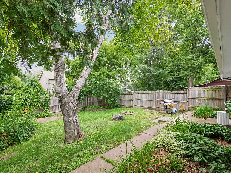 Olive Ave — Photo 22