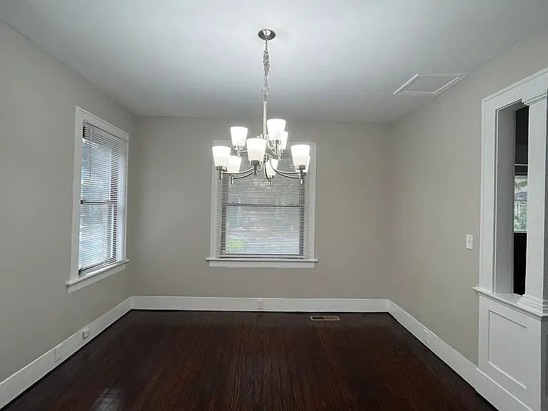 611 E 37th St — Photo 2