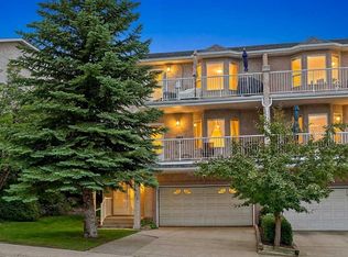 72 W Sierra Morena Grn SW, Calgary, AB T3H3E5
