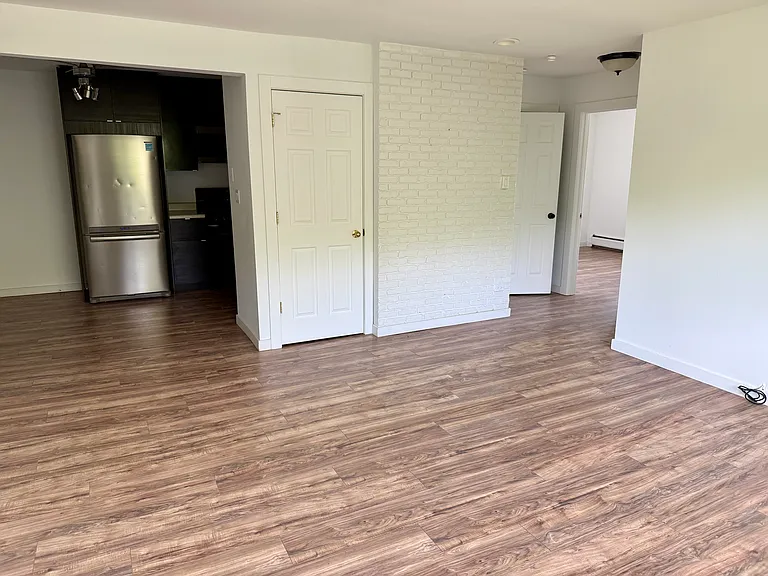 255 E Oak St #10 — Photo 5