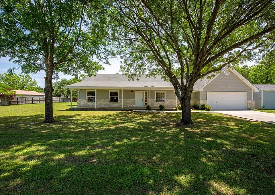 1st image of 411 Sun Bonnet Dr