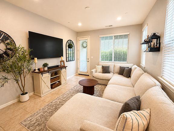 3rd image of 1081 Dennington Pl