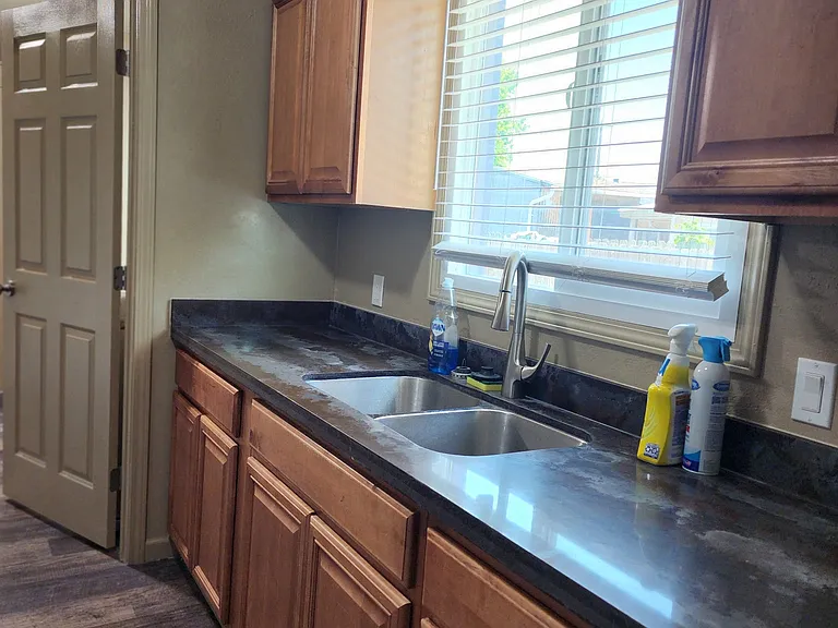 122 Eldridge Ave — Photo 10