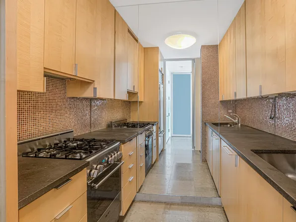 250 East 54th Street image 7 of 11