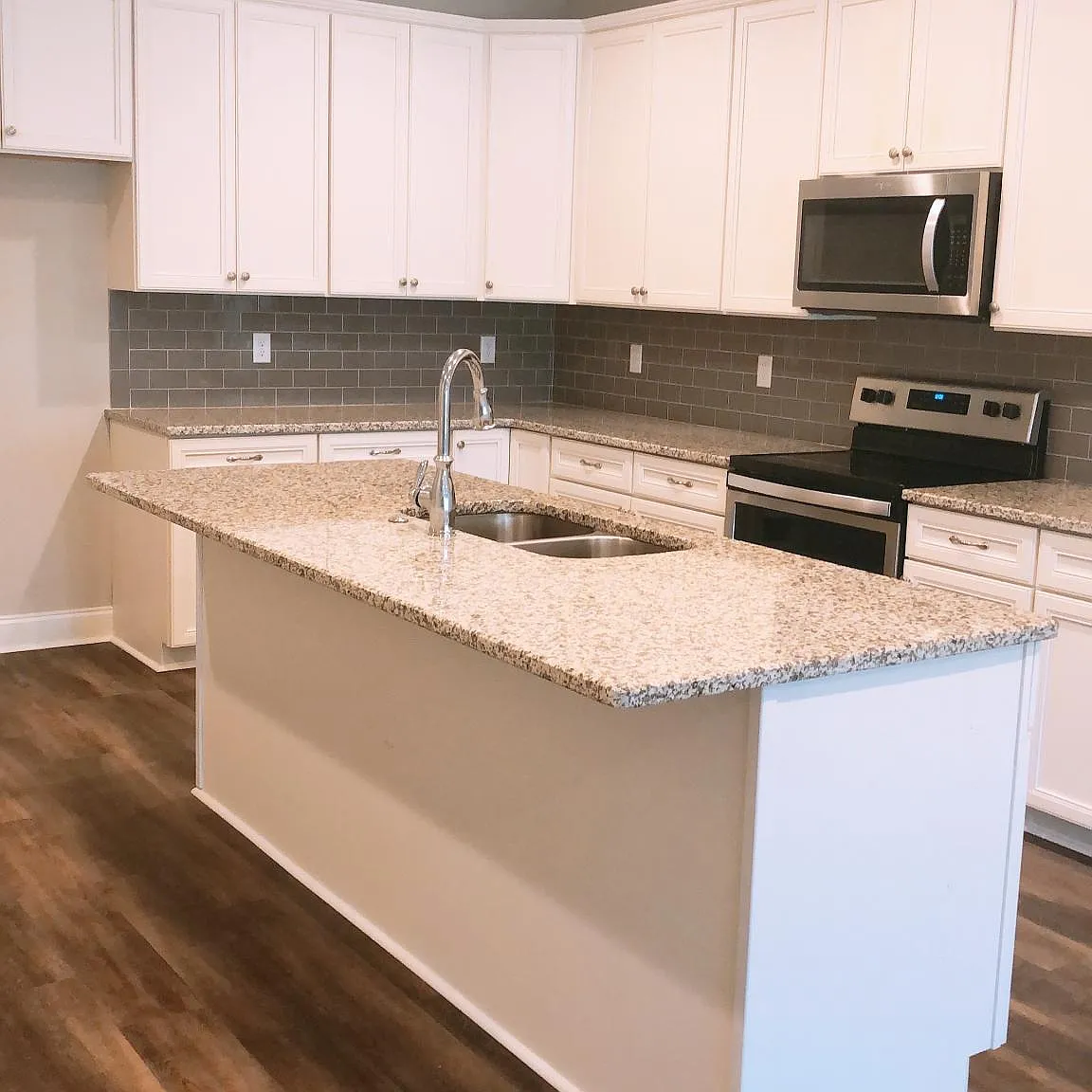 3 bed, 1808 sqft, $2,300 — Photo 1